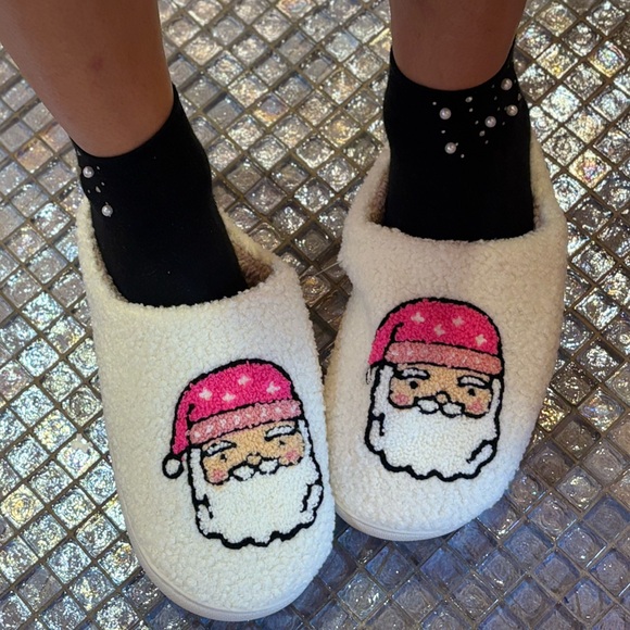 NWT Cozy Christmas Pink & White Santa Slippers Cozy House Holiday Various Sizes - Picture 3 of 6